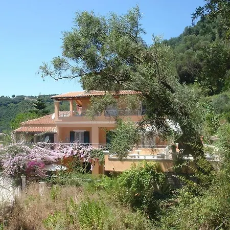 Tonia Kontogialos 3* פלקאס