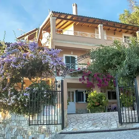 מלון דירות Tonia Kontogialos 3*