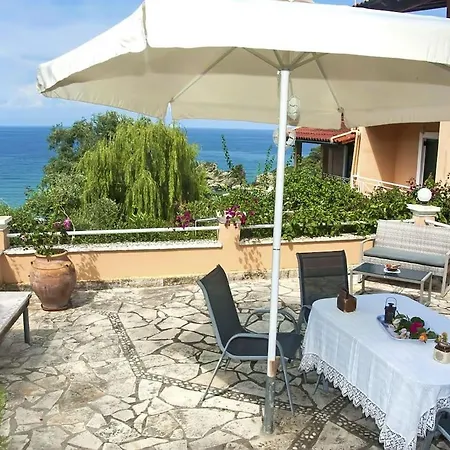 Tonia Kontogialos פלקאס