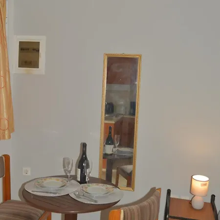 Tonia Kontogialos 3* פלקאס