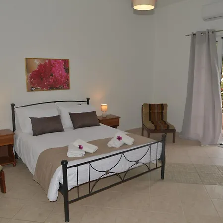 Tonia Kontogialos מלון דירות