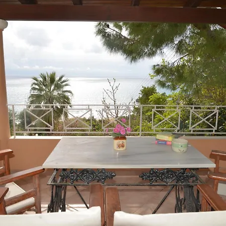 Tonia Kontogialos מלון דירות 3*