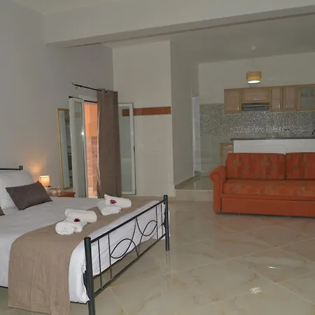 Tonia Kontogialos פלקאס