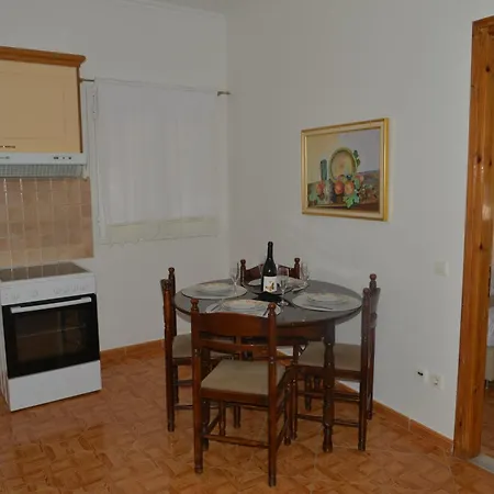 Tonia Kontogialos מלון דירות