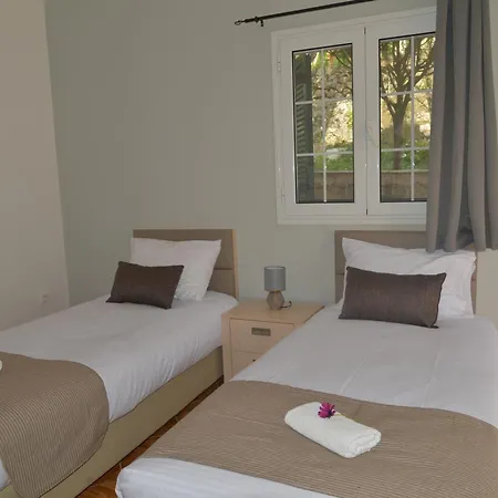 Tonia Kontogialos מלון דירות 3*