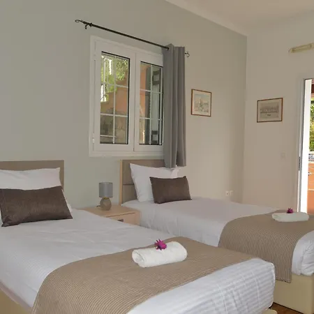 מלון דירות Tonia Kontogialos 3*