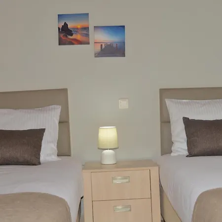 Tonia Kontogialos מלון דירות 3*