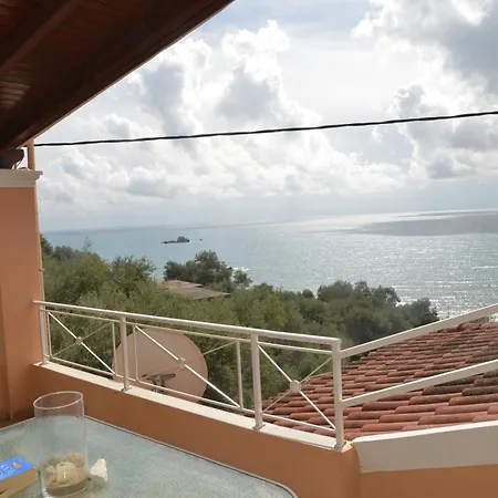 Tonia Kontogialos 3* פלקאס